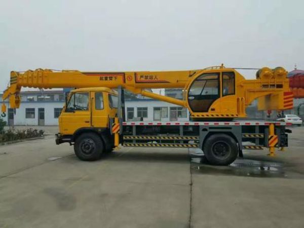 淮安市新区吊车出租_蒸湘吊车租赁对于司机具有哪些要求